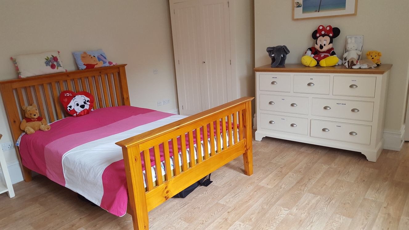 Double bed at Birdhurst Rise