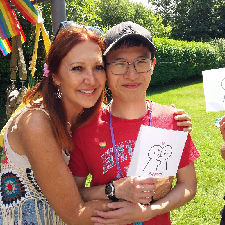 3) A calm warm interaction between support worker and ps