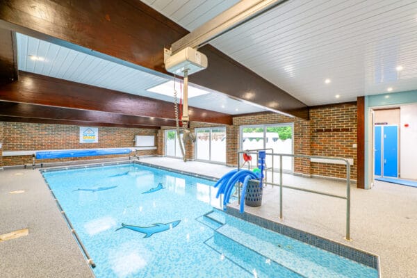 dyke_rd_pool_003_3000px